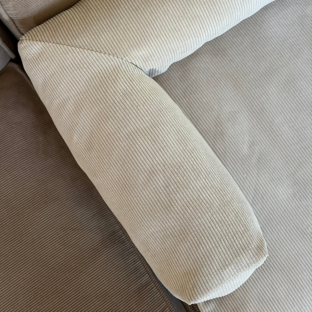 Olaf Hundekurven Til Sofaen Beige   Smal Fløjl